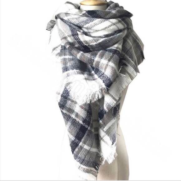 ONE LEFT! Gray tartan oversized blanket scarf - Picture 5 of 5